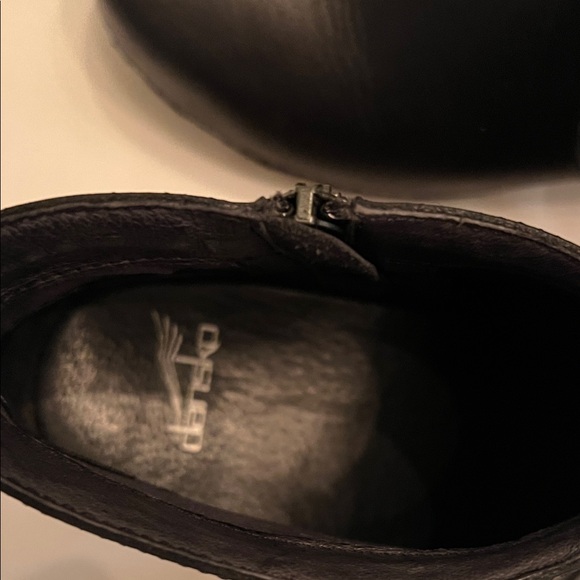 Dansko Black Oiled Leather Boots with Tan Heel - Picture 5 of 7